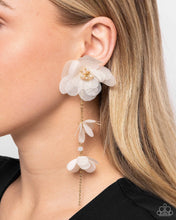 Load image into Gallery viewer, Balletcore - Gold Flower Earrings
